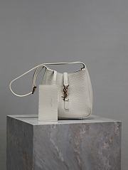 YSL Le 5 À 7 Supple Baby In Grained Leather White - 15x16x7cm - 1