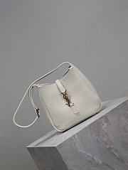 YSL Le 5 À 7 Supple Baby In Grained Leather White - 15x16x7cm - 5