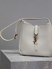 YSL Le 5 À 7 Supple Baby In Grained Leather White - 15x16x7cm - 2