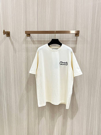 Gucci T-shirt With Embroidered Flocked Letters Beige 