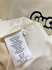 Gucci T-shirt With Embroidered Flocked Letters Beige  - 5