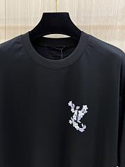 LV T-Shirt Large “LV” Floral Logo Pure Cotton Black - 5