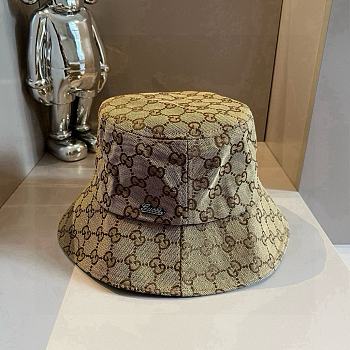 Gucci GG Supreme Canvas Bucket Hat in Beige 