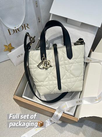 Small Dior Toujours Vertical Tote Bag Two-Tone Latte and Black Macrocannage Calfskin - 18x16x12cm