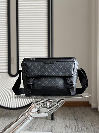 LV Messenger Voyager PM Monogram Eclipse Canvas M12517 - 33x22.5x11cm