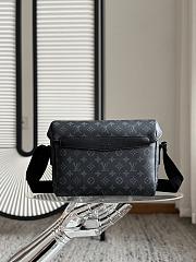 LV Messenger Voyager PM Monogram Eclipse Canvas M12517 - 33x22.5x11cm - 3