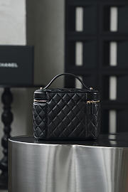 Chanel Caviar Quilted Vanity Pouch Black - 15x21x14cm - 4