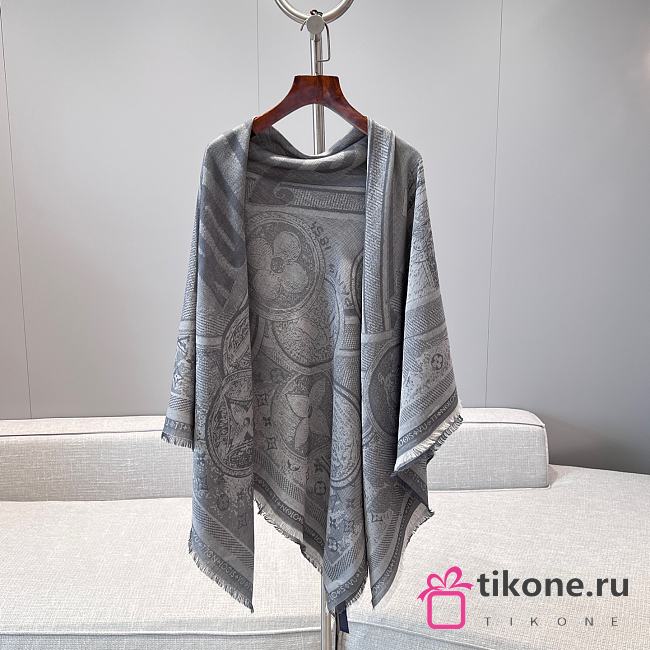 LV Malles Merveilleuses Shawl Gray M96117 - 143x143cm - 1