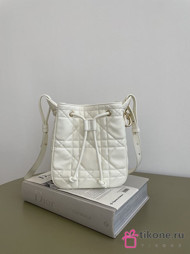Dior Small D-Motion Bag White Macrocannage Lambskin - 17x19.5x11cm - 1