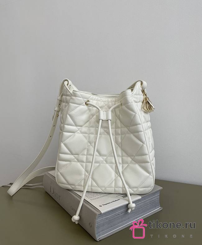 Dior Medium D-Motion Bag White Macrocannage Lambskin - 23x24x13cm - 1