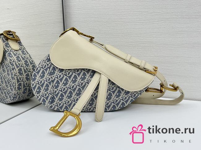 Medium Soft Saddle Bag with Strap Blue Dior Oblique Chambray with Raffia Effect and Light Biscuit Smooth Calfskin - 24x20x7cm - 1