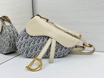 Medium Soft Saddle Bag with Strap Blue Dior Oblique Chambray with Raffia Effect and Light Biscuit Smooth Calfskin - 24x20x7cm