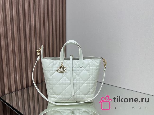 Medium Dior Toujours Vertical Tote Bag White Macrocannage Calfskin - 23x24x16cm - 1