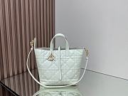 Medium Dior Toujours Vertical Tote Bag White Macrocannage Calfskin - 23x24x16cm - 2