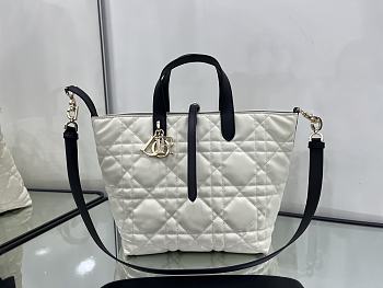 Medium Dior Toujours Vertical Tote Bag Two-Tone Latte and Black Macrocannage Calfskin - 23x24x16cm