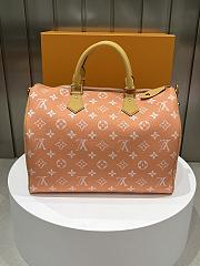 LV Speedy P9 Bandouliere 40 Autres Cuirs Monogram Summer Peach M13919 - 40x26x23cm - 4