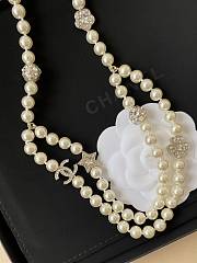 Spring-Summer 2025 Chanel Long Necklace Metal Glass Pearls & Diamantés Gold Pearly White & Multicolor - 3