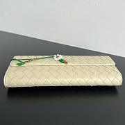 Bottega Veneta Andiamo Clutch Off White - 31x13x3cm - 6