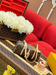 LV Hang On Monogram M47031 - 26x11.5x6.5cm - 6
