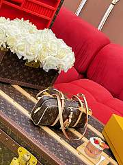 LV Hang On Monogram M47031 - 26x11.5x6.5cm - 4