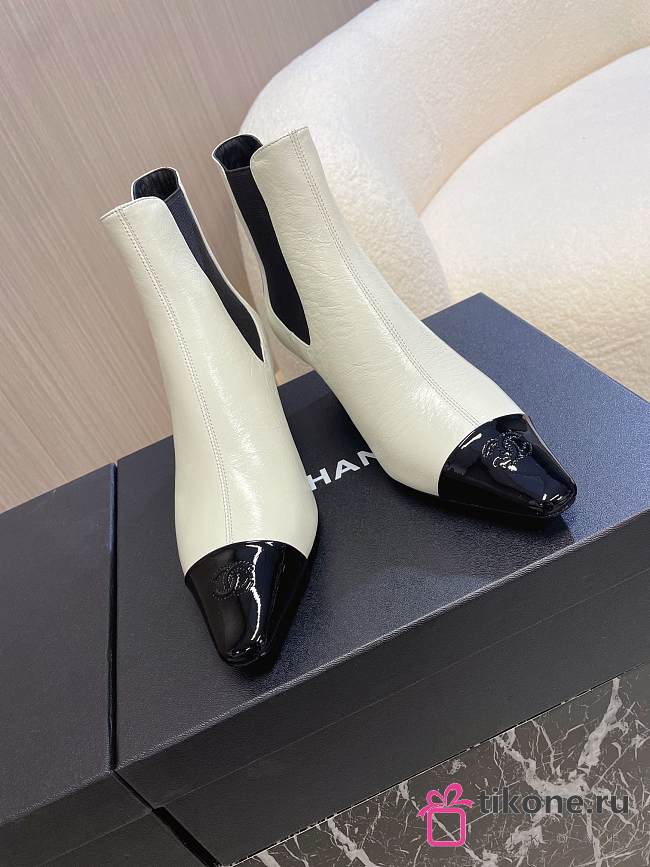 Chanel Shiny Crumpled Calfskin Ankle Boots White 5cm - 1