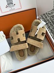 Hermes Chypre Sandal Shearling In Suede Beige  - 2