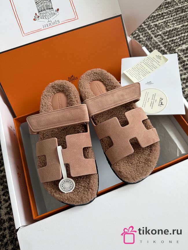 Hermes Chypre Sandal Shearling In Suede Rose Aube - 1