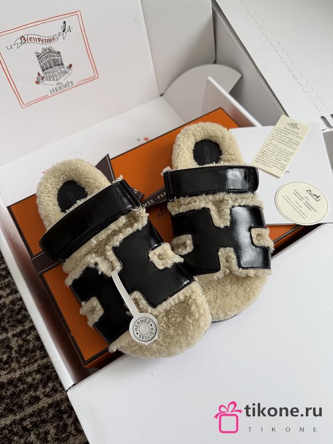 Hermes Chypre Sandal Shearling In Shiny Crumpled Calfskin Black - 1