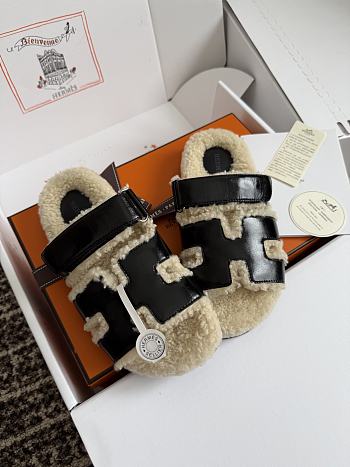Hermes Chypre Sandal Shearling In Shiny Crumpled Calfskin Black