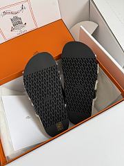 Hermes Chypre Sandal Shearling In Shiny Crumpled Calfskin Black - 3