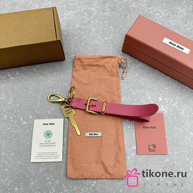 Miumiu Logo Engraved Leather Keyring Pink - 1