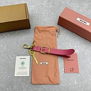 Miumiu Logo Engraved Leather Keyring Pink - 1
