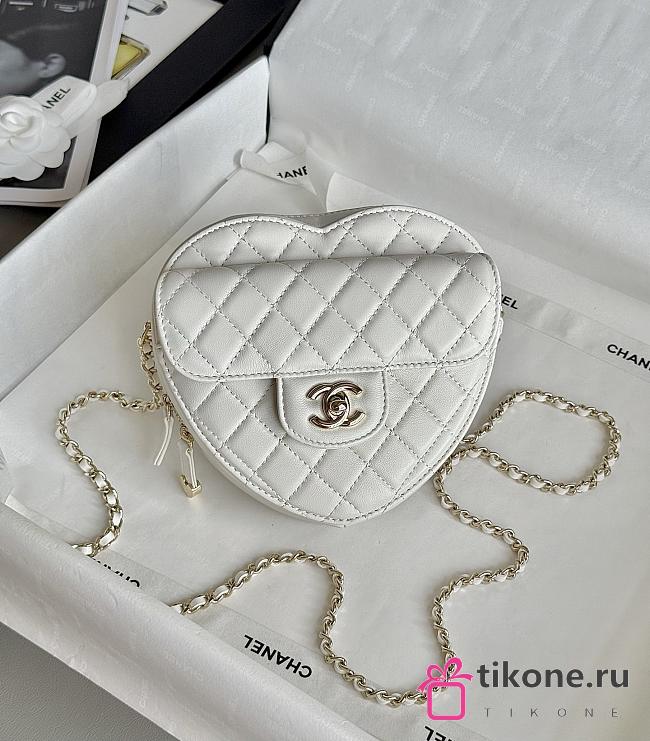 Chanel Heart Bag Lambskin & Gold Tone Metal White - 18x19x5cm - 1