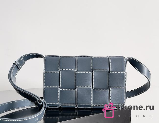 Bottega Veneta Cassette in Deep Blue - 23x15x5cm - 1