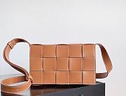 Bottega Veneta Cassette in Deep Brown - 23x15x5cm - 1