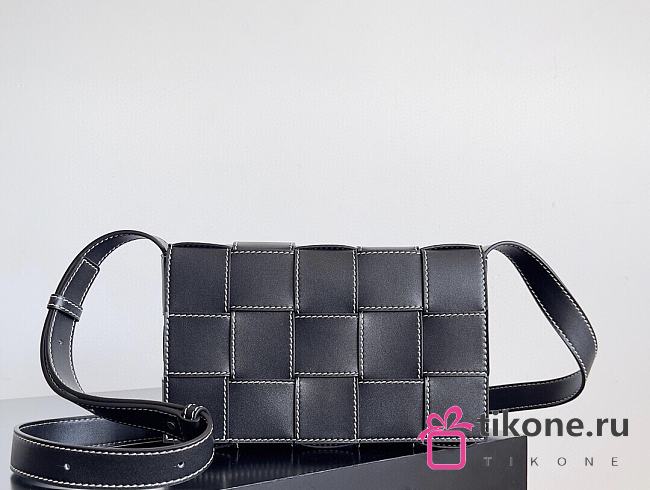 Bottega Veneta Cassette in Deep Black - 23x15x5cm - 1