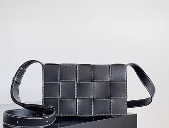 Bottega Veneta Cassette in Deep Black - 23x15x5cm