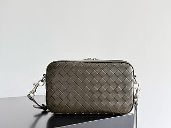 Bottega Veneta Small Intrecciato Camera Bag in Khaki - 24.5x15x6cm