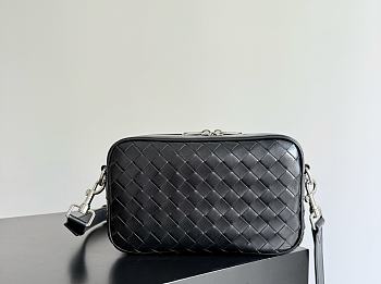 Bottega Veneta Small Intrecciato Camera Bag in Black - 24.5x15x6cm