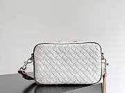 Bottega Veneta Small Intrecciato Camera Bag in Natural - 24.5x15x6cm - 4