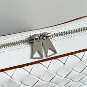 Bottega Veneta Small Intrecciato Camera Bag in Natural - 24.5x15x6cm - 2