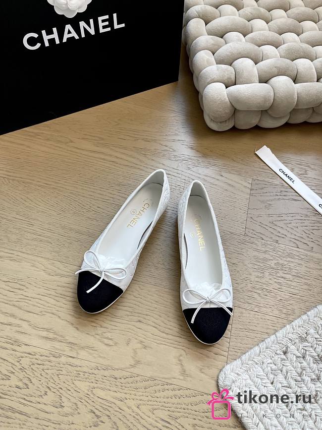 Chanel Ballet Flats Embroidered Fabric & Grosgrain White & Black - 1