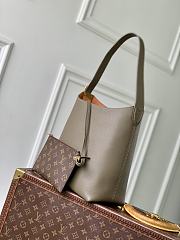 LV The Low Key Hobo PM Smoke M15205 - 24x28x16cm - 2