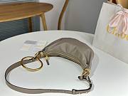 Chloe Small Bracelet Hobo Bag in Grained Leather Gray - 32x14x10cm - 3
