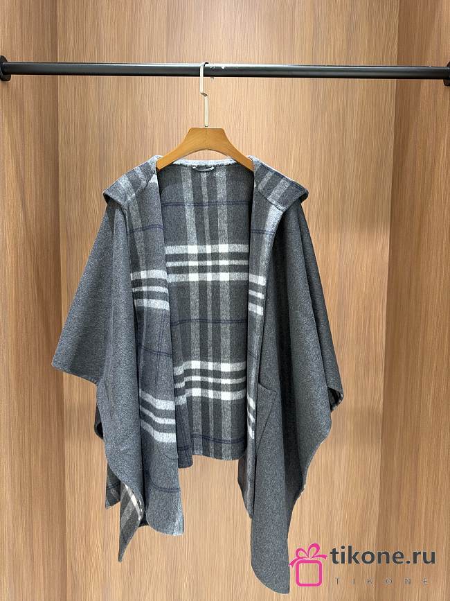 Burberry Reversible Check Cashmere Cape in Gray - 176x120cm - 1
