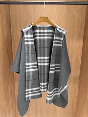 Burberry Reversible Check Cashmere Cape in Gray - 176x120cm - 5