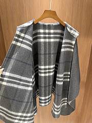 Burberry Reversible Check Cashmere Cape in Gray - 176x120cm - 3
