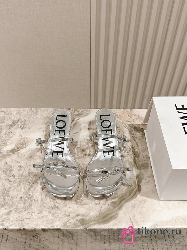 Loewe Petal Sandal In Metallic Calfskin Silver 4.5cm - 1