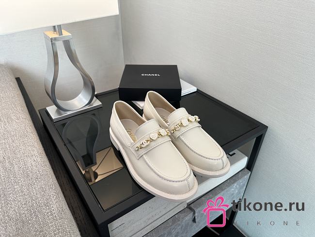 Chanel Moccasins Shiny Lambskin White 2.5cm - 1