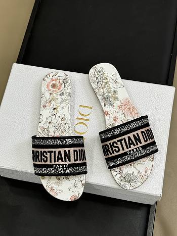 Dior Lucky Dway Slide Embroidered Cotton and Rose des Vents Pink Flowers Calendar Allover